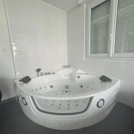 3 Avec Jacuzzi A * Quéven
